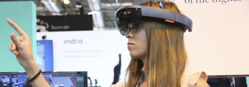 Indra develops a virtual assistant for defense systems maintenance based on augmented reality glasses