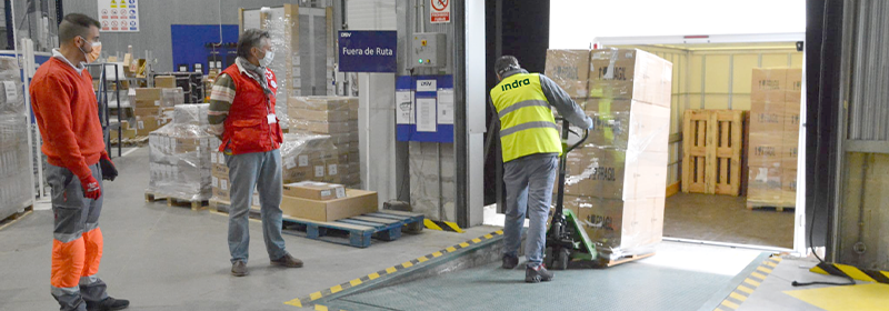 Indra dona 1.000 tablets a menores en situación de vulnerabilidad para ayudarles en sus tareas escolares a través de Cruz Roja