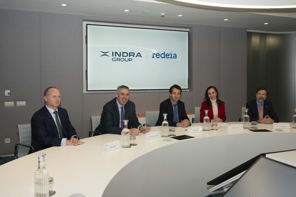 Indra Group alcanza un acuerdo con Redeia para adquirir el 89,7% de Hispasat, que incluye su participación en Hisdesat