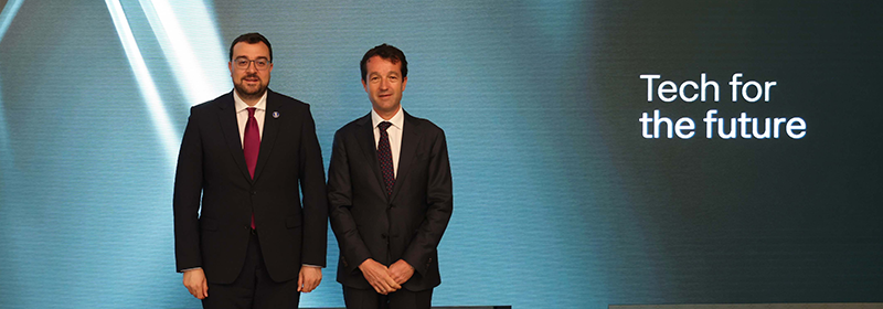 Adrián Barbón, the President of the Principality of Asturias, visits Indra Group headquarters to meet with its Chairman, Ángel Escribano