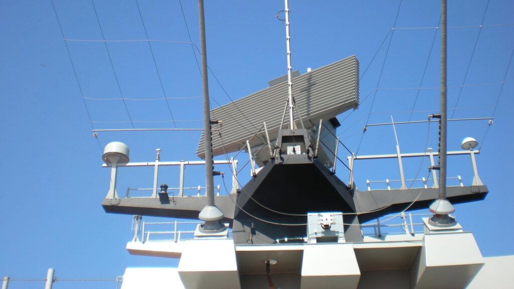 Indra y Tata Advanced Systems entregan a la Marina India un primer radar de vigilancia aérea Lanza-N 3D