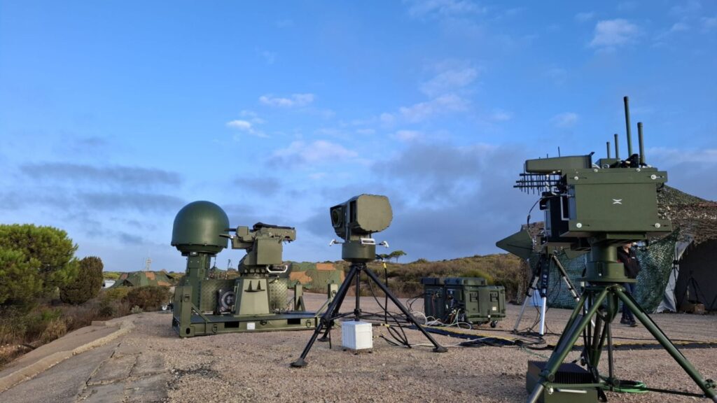 Indra muestra en las maniobras ATLAS25 del Ejército español las capacidades de sus sistemas contras UAS