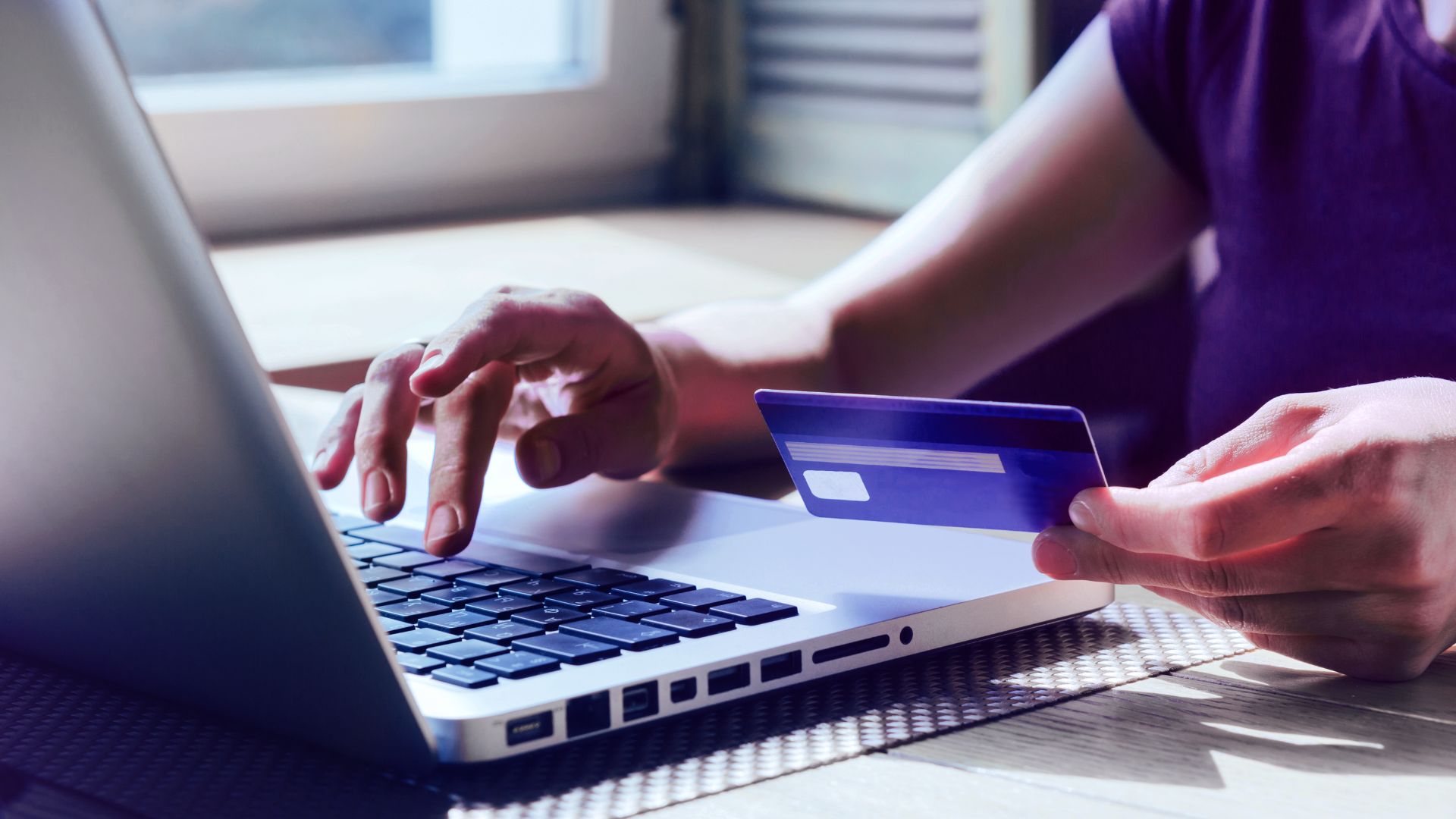 España  avanza en pagos digitales, pero la brecha generacional y la preferencia por el efectivo frenan la adoptación del pago con móvil en los comercios