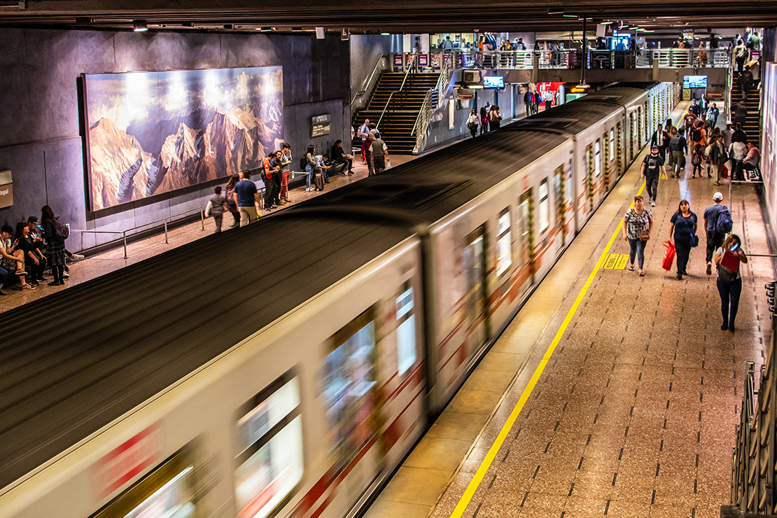Indra implementa un sistema de ticketing inteligente en la Línea 7 del Metro de Santiago