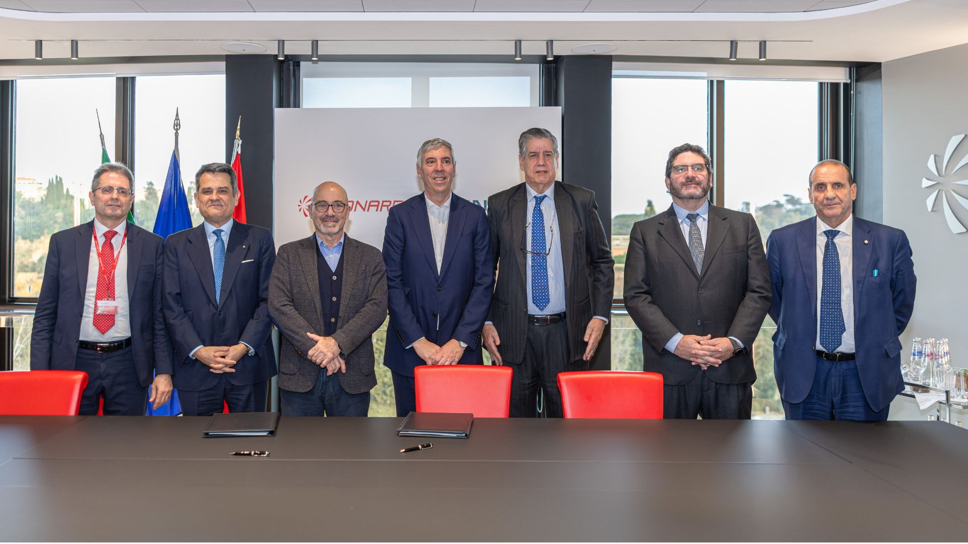 Indra Group y Leonardo firman un acuerdo para colaborar en materia de ciberdefensa