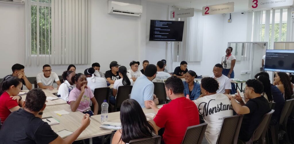 Indra Group lanza Academia Urabá para fortalecer el talento tecnológico y la inclusión laboral en la región
