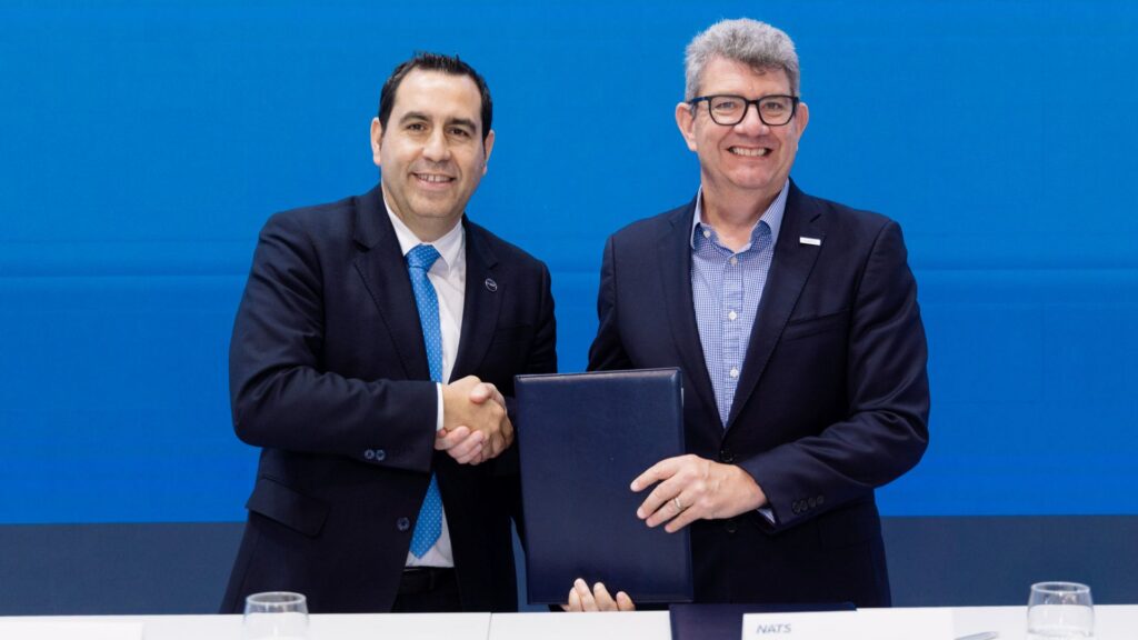 NATS e Indra Group crean una empresa conjunta, Iqonair, para el desarrollo de sistemas de torre digital