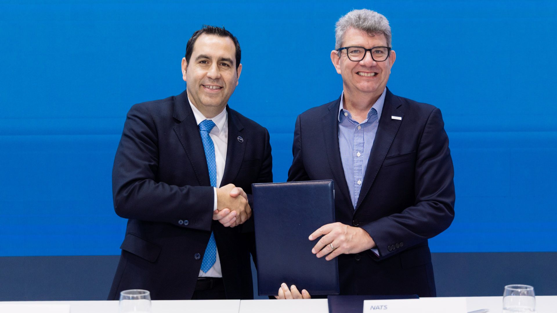 NATS e Indra Group crean una empresa conjunta, Iqonair, para el desarrollo de sistemas de torre digital